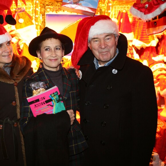 Philippe Candeloro, Marie Céline Guillaume (directrice générale du marché de Noël de la Defense), Caroline Loeb et Martin Lamotte - Lancement du Marché de Noël de La Défense le 26 novembre 2015.