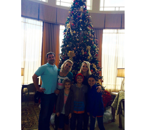 Britney Spears fête Thanksgiving avec son frère Bryan, sa soeur Jamie, sa nièce Maddie et ses fils Jayden et Sean chez Universal Studios Hollywood / photo postée sur Instagram, le 26 novembre 2015.