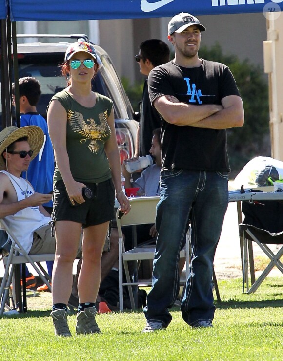 Britney Spears et son ex-mari Kevin Federline regardent leurs enfants Sean et Jayden jouer au football, le 9 mars 2014