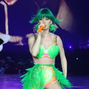 Katy Perry a démarré sa tournée "Prismatic Tour" en donnant son premier concert à Belfast. Le 7 mai 2014