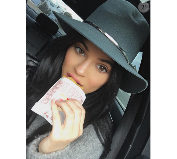 Kylie Jenner a posté une photo d'elle en train de manger, sur son compte Instagram le 28 novembre 2015.