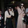 Kendall Jenner et sa soeur Kylie Jenner arrivent à l'aéroport de LAX à Los Angeles, le 19 novembre 2015.
