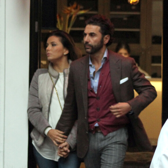 Eva Longoria et son chéri José, à Mexico, le 27 novembre 2015