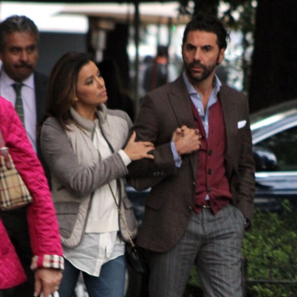 Eva Longoria et son chéri José, à Mexico, le 27 novembre 2015