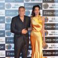 George et Amal Clooney, habillée d'une robe dorée Maison Margiela, assistent à l'avant-première du film "Tomorrowland" à Tokyo. Le 25 mai 2015.