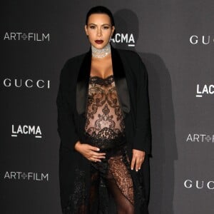 Kim Kardashian, enceinte et toute de Givenchy vêtue - Gala "The LACMA 2015 Art+Film" en l'honneur de James Turrell et Alejandro Inarritu à Los Angeles, le 7 novembre 2015.