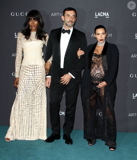 Naomi Campbell, Riccardo Tisci et Kim Kardashian enceinte assistent au gala "The LACMA 2015 Art+Film" en l'honneur de James Turrell et Alejandro Inarritu à Los Angeles, le 7 novembre 2015.