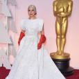 Lady Gaga en robe et gants Alaïa et bijoux Lorraine Schwartz - 87ème cérémonie des Oscars à Hollywood le 22 février 2015.