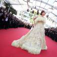 Sonam Kapoor en robe haute couture Elie Saab (collection printemps-été 2015) - Montée des marches du film "Inside Out" (Vice-Versa) lors du 68 ème Festival International du Film de Cannes, à Cannes le 18 mai 2015.
