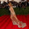 Beyoncé habillée d'une robe haute couture Givenchy par Riccardo Tisci et accompagnée de son mari Jay Z - MET Gala 2015 au Metropolitan Museum of Art, New York, le 4 mai 2015.