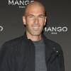 L'an­cien foot­bal­leur Zinédine Zidane devient l'égé­rie de la ligne mascu­line "Mango Man" pour le prin­temps-été 2015 au Studio Pin-Up à Paris le 5 octobre 2015.