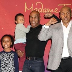 Mike Tyson inaugure en famille sa statue de cire au Madame Tussauds de Las Vegas le 1er décembre 2015.