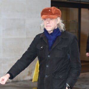 Bob Geldof quitte les studios de la radio BBC 1 à Londres. Le 17 novembre 2014