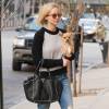 Jennifer Lawrence arrive à l'hôtel Greenwich à New York, habillée d'un pull et de baskets rag & bone, d'un jean AG et d'un sac Valentino (modèle Rockstud). Le 27 novembre 2015.