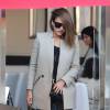 Jessica Alba quitte le restaurant Petrossian à Los Angeles, habillée d'un manteau Stella McCartney et chaussée de bottines IRO. L'actrice de 34 ans porte également un sac Tory Burch (modèle 797). Le 29 novembre 2015.