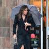 Exclusif - Caitlyn Jenner, se promène sous la pluie et la jupe soulevée par le vent, dans les rues de New York. Caitlyn est venue pour voir sa fille Kendall Jenner défiler pour Victoria's Secret. Le 10 novembre 2015