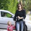 Alessandra Ambrosio se promène avec son fils Noah à Los Angeles le 3 décembre 2015.