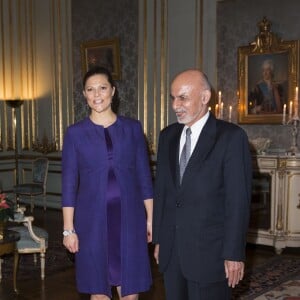 La princesse Victoria de Suède, enceinte, recevait le président afghan Ashraf Ghani, au palais royal de Stockholm, le 4 décembre 2015