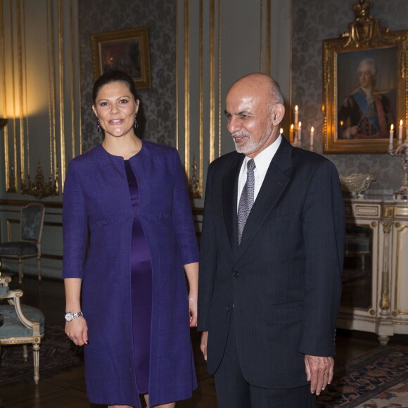 La princesse Victoria de Suède, enceinte, recevait le président afghan Ashraf Ghani, au palais royal de Stockholm, le 4 décembre 2015