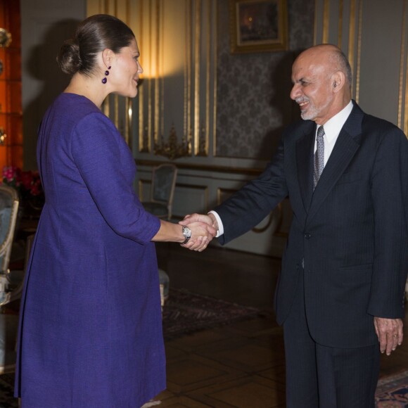 La princesse Victoria de Suède, enceinte, recevait le président afghan Ashraf Ghani, au palais royal de Stockholm, le 4 décembre 2015