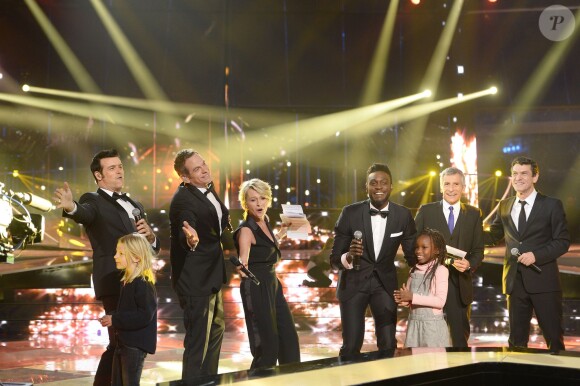 Roch Voisine, Garou, Sophie Davant, le chanteur Corneille, Nagui et Marc Lavoine, lors du 29e Téléthon 2015, à l'hippodrome de Longchamp, à Paris, le 5 décembre 2015. © Coadic Guirec