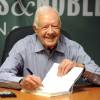 Jimmy Carter dédicace ses mémoires "A Full Life : Reflections at Ninety" chez Barnes & Noble à New York. Le 7 juillet 2015
