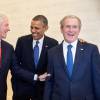Barack Obama entouré de  Jimmy Carter, Bill Clinton et George W. Bush à Dallas, le 25 avril 2013