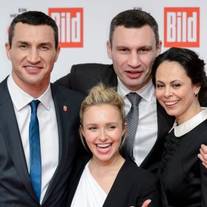 Wladimir Klitschko et sa compagne Hayden Panettiere, Vitali Klitschko et sa femme Natalia Klitschko au gala de charité "A Heart for Children" à Berlin. Le 5 décembre 2015