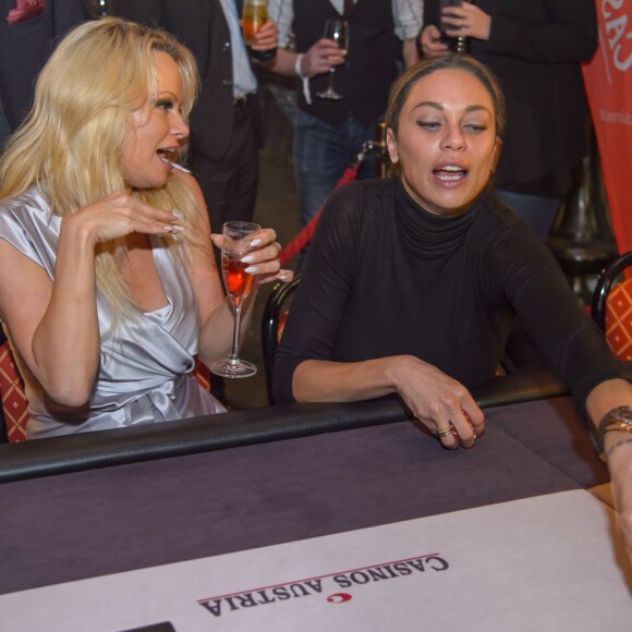 Pamela Anderson et Lilly Becker au Casino Zell Am See de Saalbach-Hinterglemm, le 5 décembre 2015