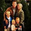 Jessica Capshaw avec son mari et ses trois enfants, pose sur Instagram. Décembre 2015