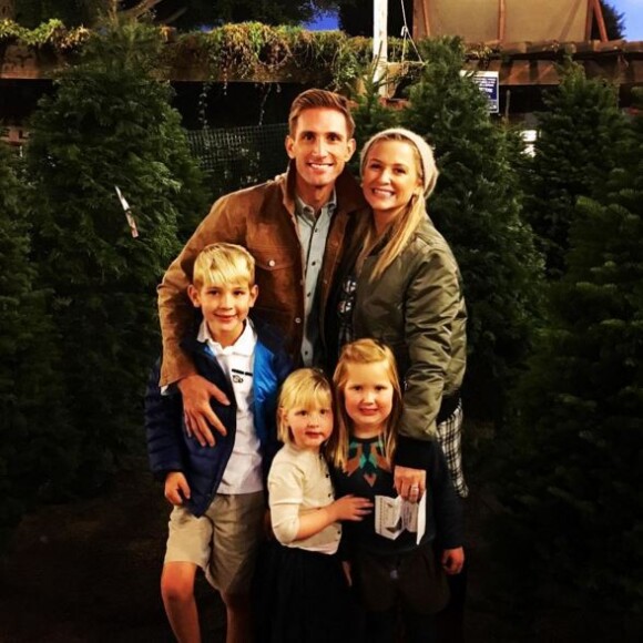 Jessica Capshaw avec son mari et ses trois enfants, pose sur Instagram. Décembre 2015