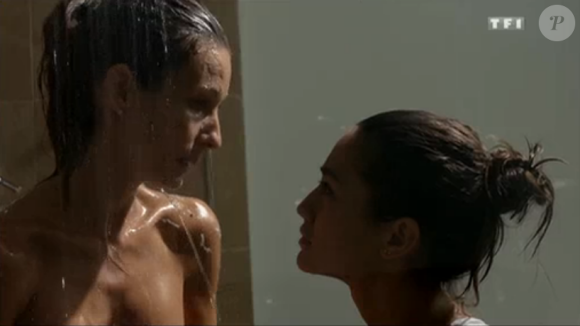 Jennifer Lauret : topless dans Une famille formidable, le 7/12/15 sur TF1