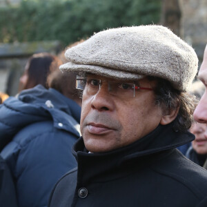 Laurent Voulzy - Obsèques de Jean-Louis Foulquier au cimetière de Montmartre à Paris. Le 14 décembre 2013