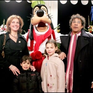 Laurent Voulzy avec sa femme Mirella et leur fils Quentin, à Disneyland Paris pour les 60 ans de l'Unicef, le 18 novembre 2006