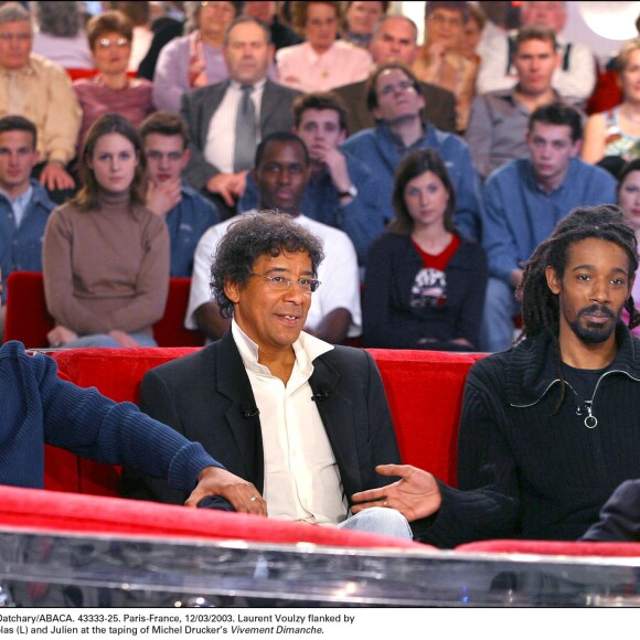 Laurent Voulzy et ses fils Nicolas et Julien,  sur le plateau de Vivement Dimanche en 2003