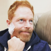 Jesse Tyler Ferguson ("Modern Family") dévoile sur Instagram qu'on a lui a retiré un mélanome. Décembre 2015.