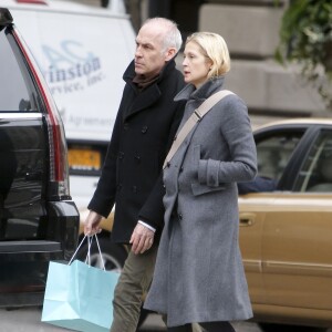 Exclusif - Kelly Rutherford et son petit-ami Tony Brand font du shopping sur Madison Avenue à New York, le 9 décembre 2015.