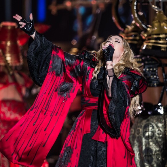 Concert de Madonna à l'AccorHotels Arena (ex-Bercy) à Paris, le 9 décembre 2015.