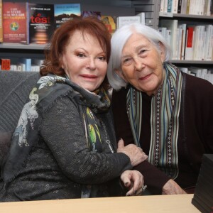 Exclusif - Monique Levi-Strauss est venue saluer la chanteuse Régine en dédicace pour son nouveau livre "Mes nuits, mes rencontres" à la librairie Albin Michel Boulevard Saint-Germain à Paris, le 25 novembre 2015.