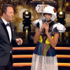 La chanteuse Shy'm reçoit avec beaucoup d'humour le prix de la Gamelle de l'année dans l'émission Les Z'awards de la télé sur TF1. Le 11 décembre 2015.