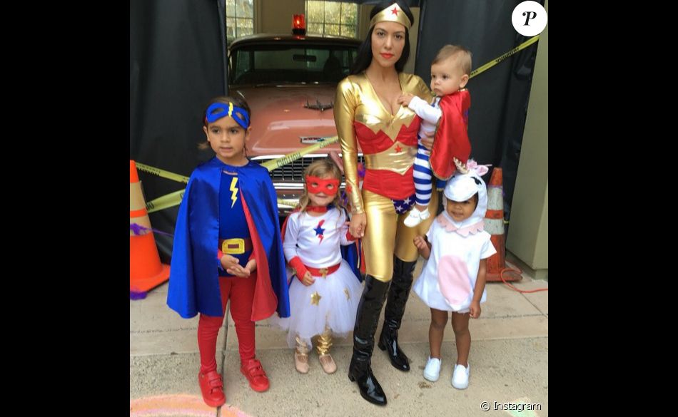 Kourtney Kardashian pour Halloween 2015 avec ses trois enfants et sa