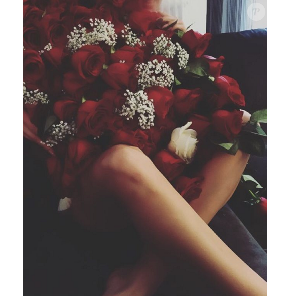 Emilie Nef Naf : un beau bouquet de roses pour ses 28 ans !