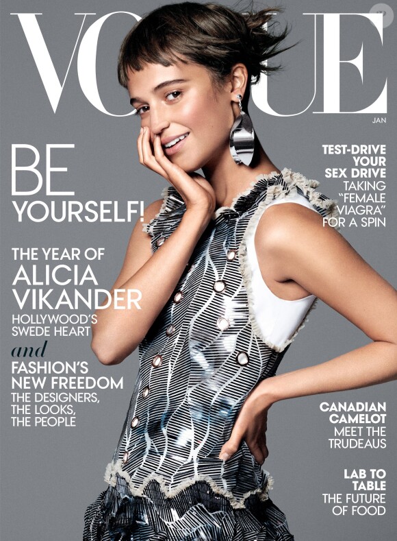 Alicia Vikander en couverture du numéro de janvier 2016 de Vogue. Photo par David Sims.
