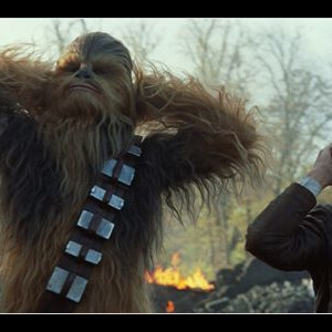 John Boyega, Peter Mayhew et Harrison Ford dans Star Wars : Le Réveil de la Force.