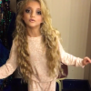 Katie Price a publié une photo de sa fille Princess maquillée alors qu'elle n'a que 8 ans sur sa page Instagram, le 15 décembre 2015.