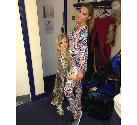 Katie Price a publié une photo avec sa fille Princess maquillée alors qu'elle n'a que 8 ans sur sa page Instagram, le 14 décembre 2015.