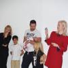 Kieran Hayler garde son bébé et les enfants de Katie Price Peter Andre, Princess et Junior pendant que Katie Price pose lors du photocall du lancement de son livre "Make My Wish Come True" au The Worx Studio Londres, le 22 octobre 2014.