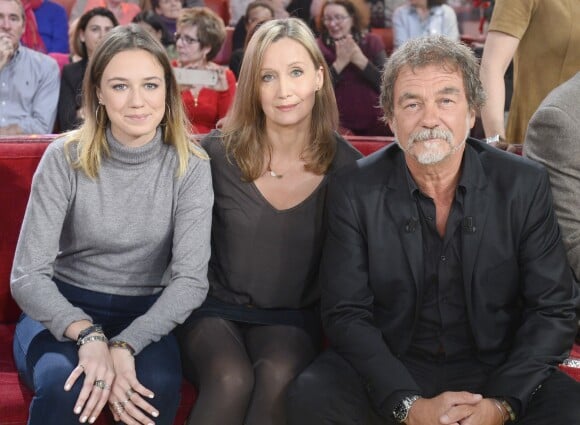 Catherine Marchal avec son mari Olivier Marchal et leur fille Zoé Marchal - Enregistrement de l'émission "Vivement Dimanche" à Paris le 15 décembre 2015 et qui sera diffusée le 6 janvier 2016.