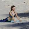 Exclusif - Behati Prinsloo pose lors d'un shooting pour Victoria's Secret sur une plage à Saint-Barthélemy, le 10 décembre 2015.