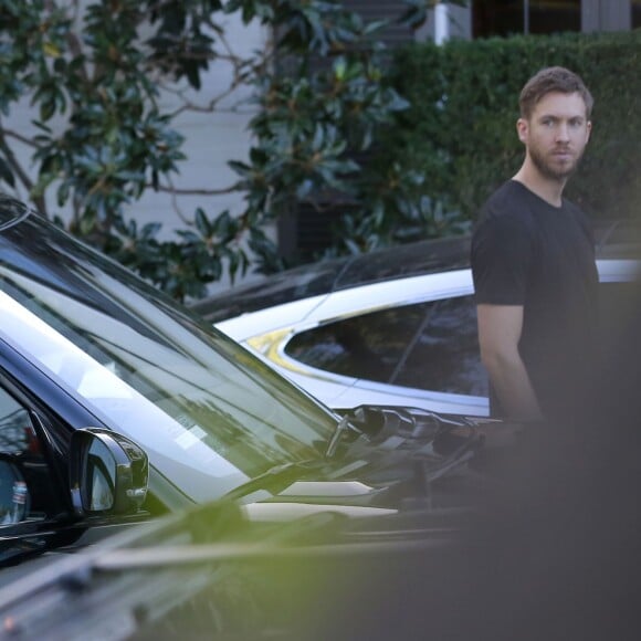 Exclusif - Taylor Swift se rend avec son compagnon Calvin Harris et ses parents, Scott et Andrea, chez des amis pour fêter son anniversaire à Beverly Hills. Le 13 décembre 2015 © CPA / Bestimage